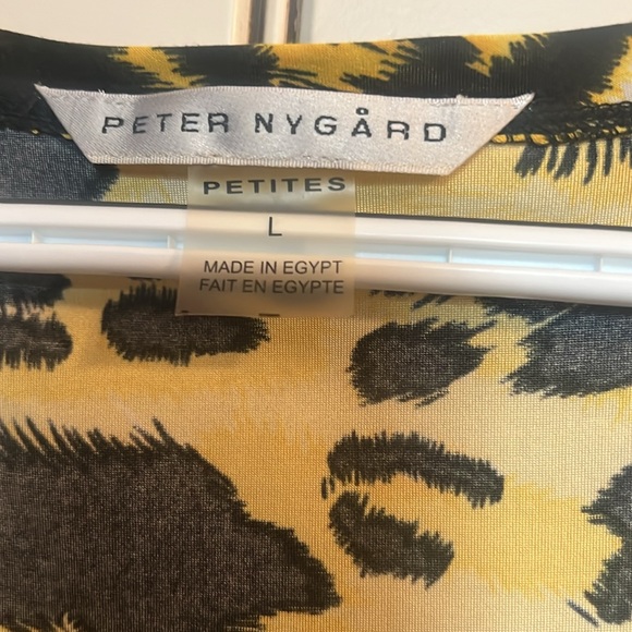 Peter Nygard Top. Excellent Condition in a Soft Silky 92% Polyester8% Spandex. - Picture 2 of 7